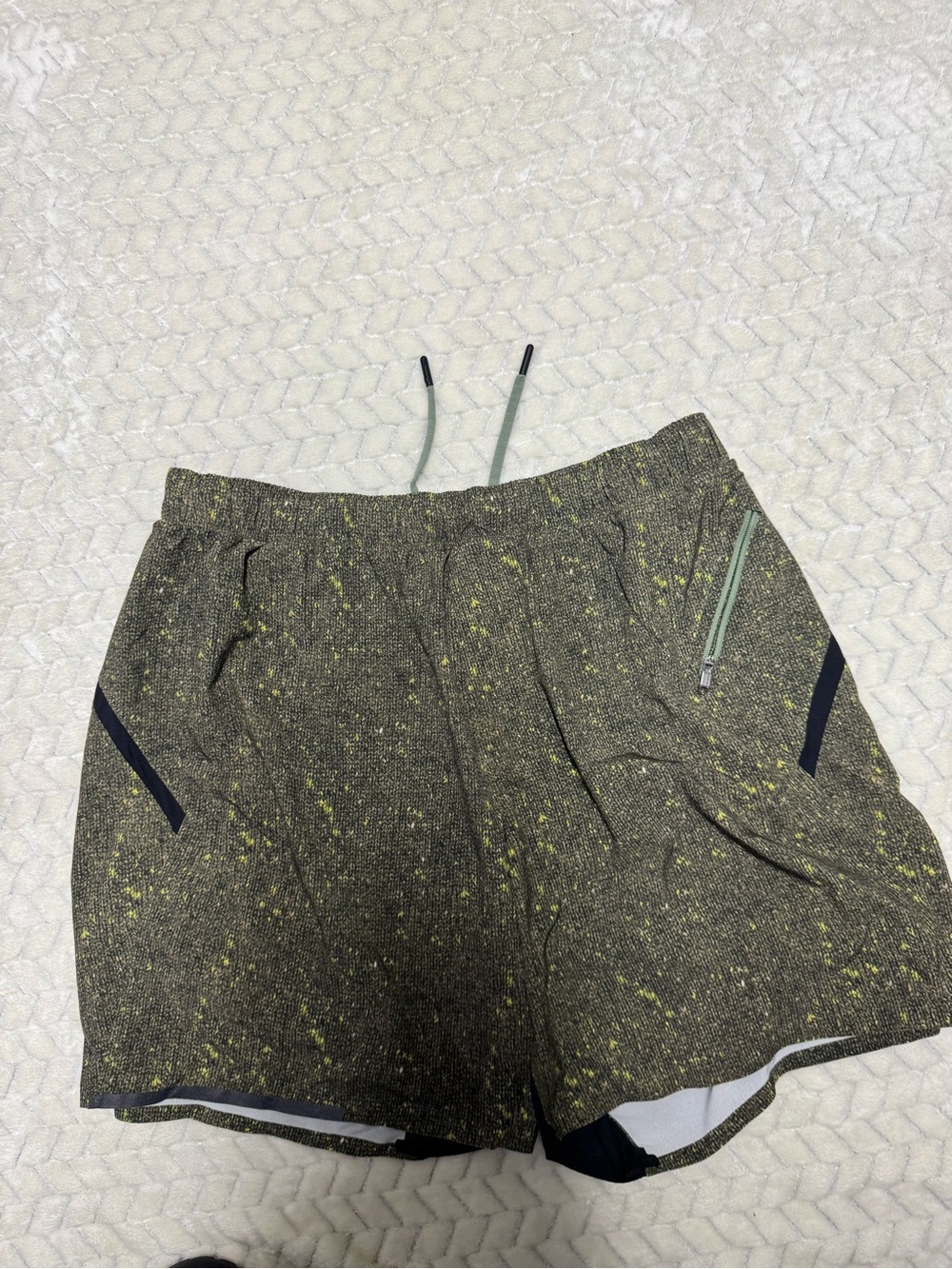 Lululemon Surge Lined Shorts 6"
Speckled Green Men's S Stretch Waist
Zip Pockets - Picture 8 of 10
